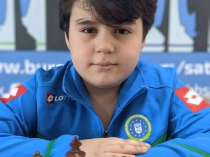 Bursa Büyükşehir Belediyesporlu Yağız Kaan Erdoğmuş Başarıya Doymuyor