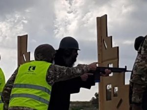 Rumlardan Papazlara Silah Eğitimi