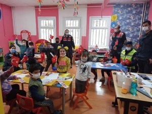 Jandarma Ekipleri Öğrencileri Bilgilendirdi