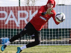 Kaleci Lung İle Gavranovic Takıma Katıldı