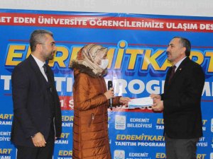Edremit Belediyesinden Öğrencilere Ücretsiz Ulaşım Kartı