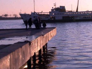 Kadıköy’de Can Pazarı: Denize Düşen 2 Genç Kız Kurtarıldı