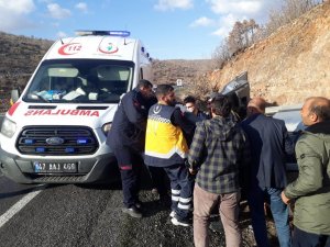Mardin’de Otomobil Şarampole Yuvarlandı: 7 Yaralı