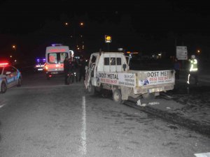 Balıkesir’de Can Pazarı...kamyonet Kırmızı Işıkta Bekleyen Araçlara Çarptı: 1 Ölü, 6 Yaralı
