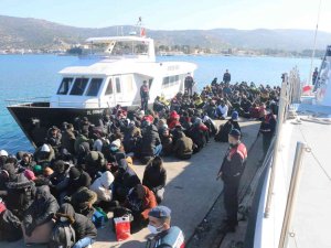İ̇zmir’de Göçmen Operasyonu: 226 Göçmen İle 10 İnsan Kaçakçısı Yakalandı