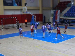 Hentbol Okul Takımları Grup Maçları Başladı