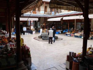 5 Asırlık Han Zamana Meydan Okuyor