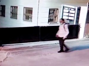 Şişli’de Araçlardan Hırsızlık Yapan Şahıs, Önce Kameraya Sonra Polise Yakalandı