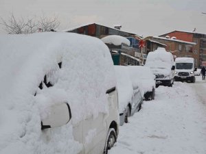 Hakkari’de 81 Yerleşim Yerinin Yolu Ulaşıma Kapandı