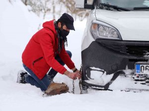 Her Gün 120 Kilometre Kat Edip 8 Köye Ekmek Dağıtıyor