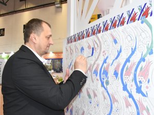 Emi̇tt 2022’de Binlerce Kişi İ̇znik Çinisi Boyadı