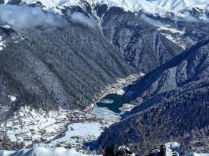 Güneşli Bir Günde Uzungöl’den Kar Manzaraları