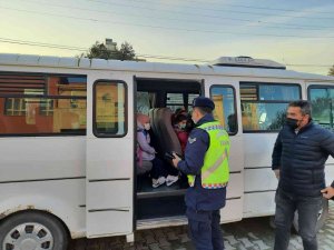 İ̇zmir’de Okul Servisi Denetimlerinde 297 Sürücüye Ceza