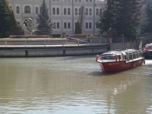 Buzlar Çözülünce Porsuk’taki Tekne Seferleri Yeniden Başladı