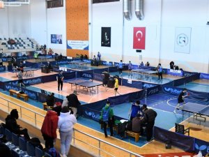 Tokat’ta Gençler Masa Tenisi Türkiye Şampiyonası Başladı