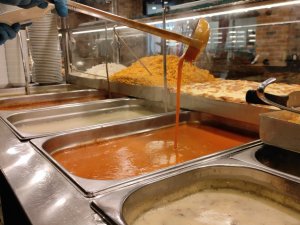 Kafelerdeki Çay Parasına Çorba Satıyor