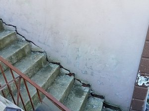 4 Katlı Binada Heyelan Tehlikesi: 3 Aile Tahliye Edildi