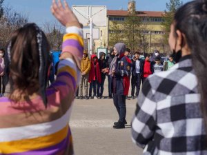 Diyarbakır’da Kadın İ̇tfaiyecilerden Öğrencilere Eğitim