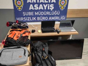Camlarını Kırdıkları Araçlardan Hırsızlık Yapan 2 Şüpheli Yakalandı