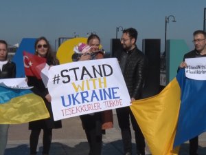 Ukraynalılar ‘Teşekkürler Türkiye’ Pankartı Açtı