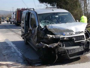 3 Aracın Karıştığı Trafik Kazasında 1 Kişi Hafif Yaralı