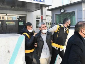 Karısının Boğazını Kesip 4 Yerinden Bıçakladı