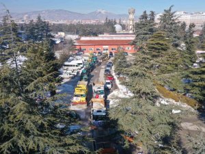 Karın Esir Aldığı Isparta’da Okulların Bahçesi Ve Çevresi Temizleniyor