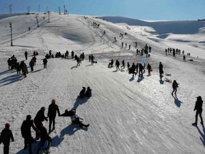 Tatvan’da Görkemli Kayak Festivali Düzenlendi
