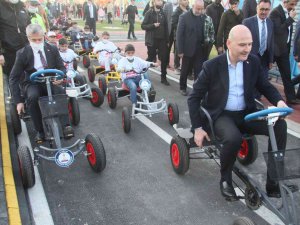 Bakan Soylu, Çocuklarla Trafik Eğitim Aracı Kullandı, Renkli Görüntüler Oluştu