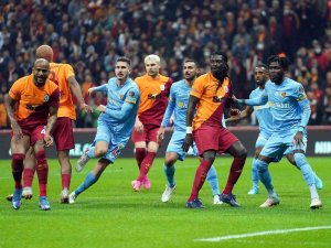 Spor Toto Süper Lig: Galatasaray: 0 - Kayserispor: 0 (İ̇lk Yarı)