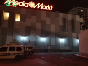 Forum Kayseri’de Bıçaklı Kavga: 1 Yaralı