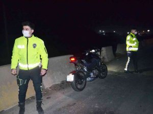 Ata Çarpan Motosikletli Yaralandı