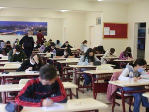 İ̇hlas’a Geçiş Bursluluk Sınavı Yoğun Katılımla Gerçekleşti