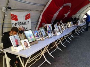 Yüreği Yanık Anne Nilifırka: “Kanlı Ellerini Evlatlarımızın Üzerinden Çeksinler”