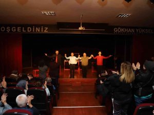 ‘İ̇yi, Kötü, Çirkin’ Adlı Tiyatro Oyunu Kartal’da Sahnelendi