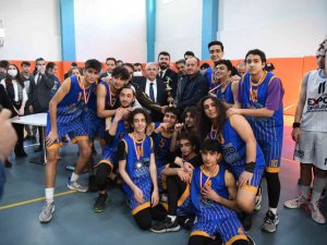 Çukurova Elektrik Anadolu Lisesi Şampiyon
