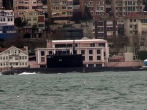 Rus Denizaltısı İ̇stanbul Boğazı’ndan Geçti
