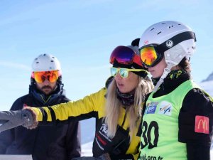 Ergan Dağında Snowboard Alpine 2. Etap Yarışmaları Başladı