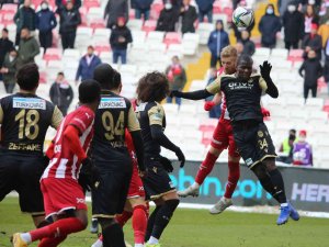 Spor Toto Süper Lig: Dg Sivasspor: 0 - Yeni Malatyaspor: 1 (İ̇lk Yarı)