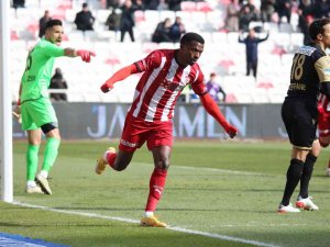 Olarenwaju Kayode, Ligdeki Gol Sayısını 4’e Yükseltti