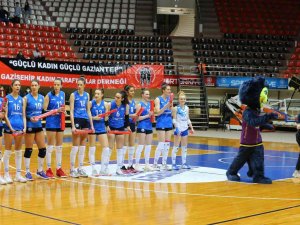 Adam Voleybol, Merinos’u Güllerle Karşıladı