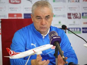 Rıza Çalımbay: "Altın Değerinde 3 Puan Kazandık"