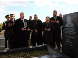 Cumhurbaşkanı Erdoğan, Neşet Ertaş’ın Kabrini Ziyaret Etti