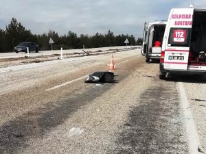 Burdur’da Otomobil Karşı Şeride Geçti: 1 Ölü, 2’si Ağır 4 Yaralı