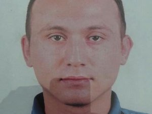 Genç Polis Memuru, Kalbine Yenik Düştü