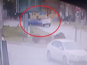 4 Kişinin Yaralandığı Kaza Anı Kamerada