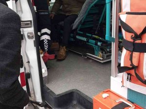 D-100’de Kontrolden Çıkan Otomobil Bariyerlere Çarptı: 1 Yaralı