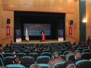 Tatvan’da ’Ekonomik Krizlere İ̇slami Çözümler’ Konferansı Düzenlendi