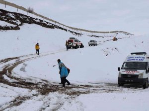 Karlı Yolları Aşan Evde Sağlık Hizmetleri Ekibi Hastaların Umudu Oluyor