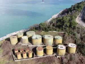 Beykoz’da Yapımı 1950’li Yılına Dayanan Petrol Dolum Tesisi Çürümeye Yüz Tuttu